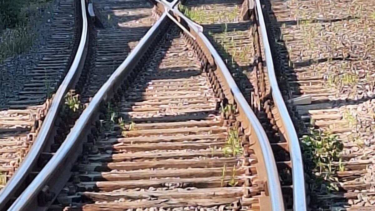 Vías de ferrocarril dobladas