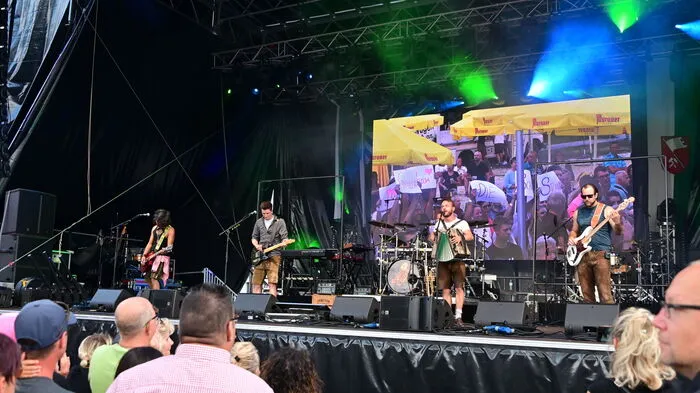 Eröffnet wurde der zweite Konzertabend von der Murtaler Band "Die Schwoazstoaner".