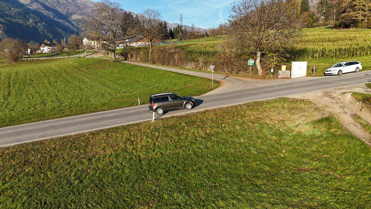 Im Bereich der Abzweigung zu den Höfen war der Bau einer Busbucht geplant