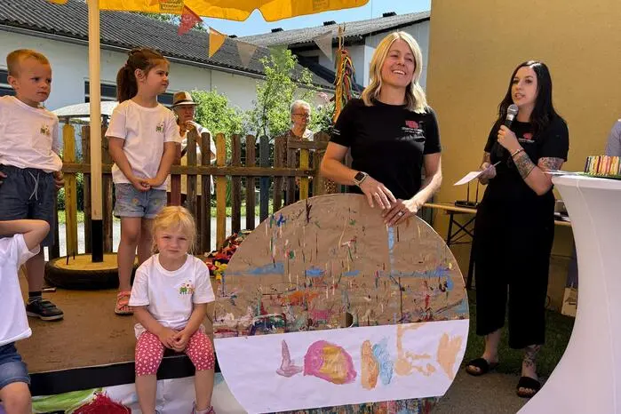  „In den letzten fünf Jahrzehnten haben rund 1.500 Kinder unser Haus besucht, welches für Herzensbildung, Ermutigung und Generationenarbeit steht. Seit 2020 sind wir auch der erste Marte Meo-Kindergarten Österreichs“, freute sich Leiterin Carina Pirkheim beim Garten-Festakt.