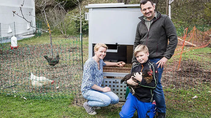 Familie Buttazoni aus Himmelberg hält im Garten Hühner, um Eier für den Eigengebrauch zu haben.