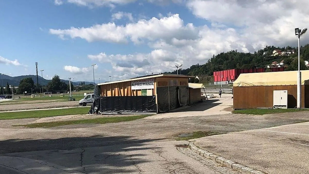 Die erste Wiesenmarkt-Hütte steht bereits 