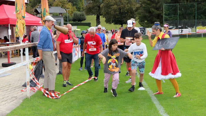 Start zum zehnten „Rote Nasen Lauf“ am Sportpaltz in Maria Gail.