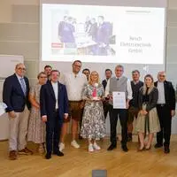 Große Anerkennung für Resch Elektrotechnik: Das Team aus Groß St. Florian nahm auf Schloss Seggau den Würdigungspreis der Diözese Graz-Seckau für vorbildliches Wirtschaften entgegen.