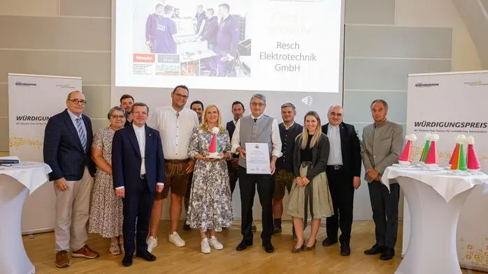 Große Anerkennung für Resch Elektrotechnik: Das Team aus Groß St. Florian nahm auf Schloss Seggau den Würdigungspreis der Diözese Graz-Seckau für vorbildliches Wirtschaften entgegen.