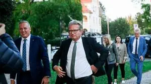 Mario Kunasek, Christopher Drexler und Anton Lang am Weg zur TV-Runde