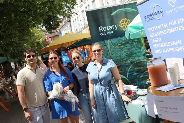 Auch der Stand von „Leichter Leben“ legte einen Tourstopp in Weiz ein und präsentierte Hilfsmittel, die älteren Menschen oder Menschen mit Behinderungen den Alltag erleichtern können. 