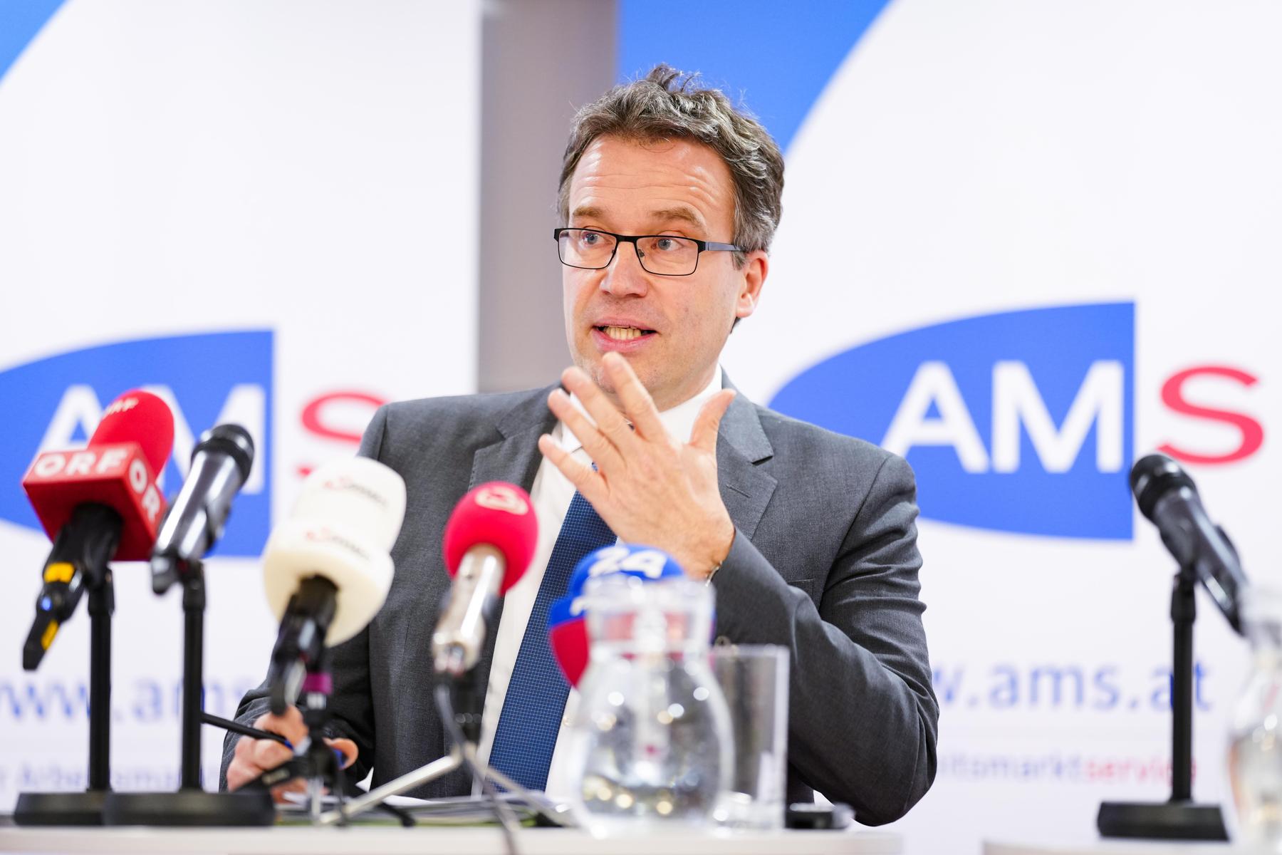 AMS-Chef Kopf will Bildungskarenz in Österreich einschränken