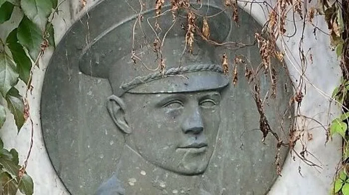 Gedenktafel für den 1935 ermordeten Gendarmen Hermann Zeni in Millstatt