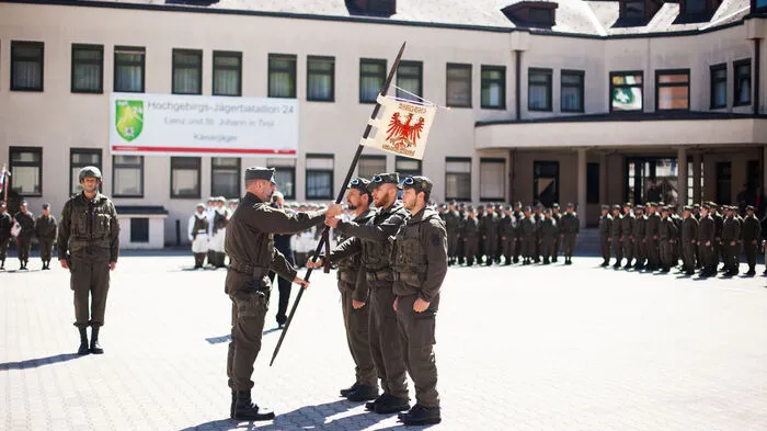 Die Feldstandarte "2. Regiment Tiroler Kaiserjäger" war zum letzten Mal bei einem Traditionstag in Lienz. Sie wird konserviert.