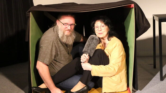 Noch bis zum 11. Februar darf gelacht werden! Und zwar beim „Theater FreiRaum²“ Bühne Mittelkärnten in der Villacher Straße 28 in St. Veit, wo derzeit Loriot aufgeführt wird.  
