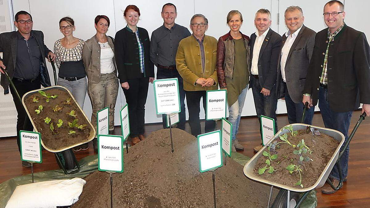 Start in die Gartensaison mit Angelika Ertl-Marko (4. v. li.)	