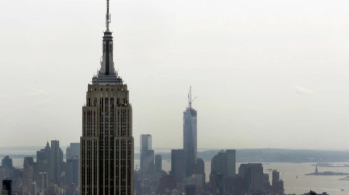 Das Empire State Building ist der berühmteste Wolkenkratzer New Yorks. 381 Meter misst er bis zur Spitze.