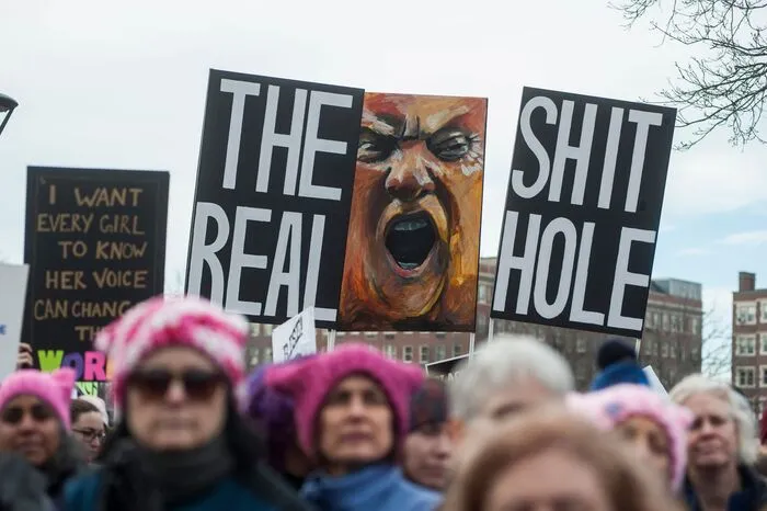 Ebenfalls in Los Angeles kritisierte die Künstlerin Heather Arndt "die Art, wie Trump Frauen behandelt hat". Er solle merken, dass die Demonstranten als "mächtige Kraft" zusammengekommen seien und "das ändern werden".