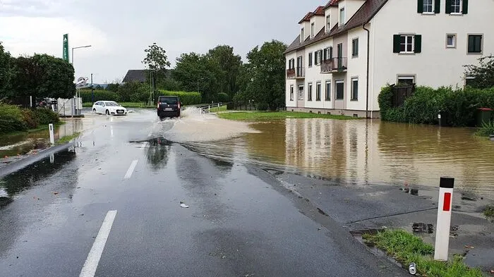 Die Unwetter am Mittwochabend haben in der Steiermark schwere Schäden verursacht. Besonders heftig tobten sie im Südosten, wie diese Bilder des BFV Radkersburg zeigen.