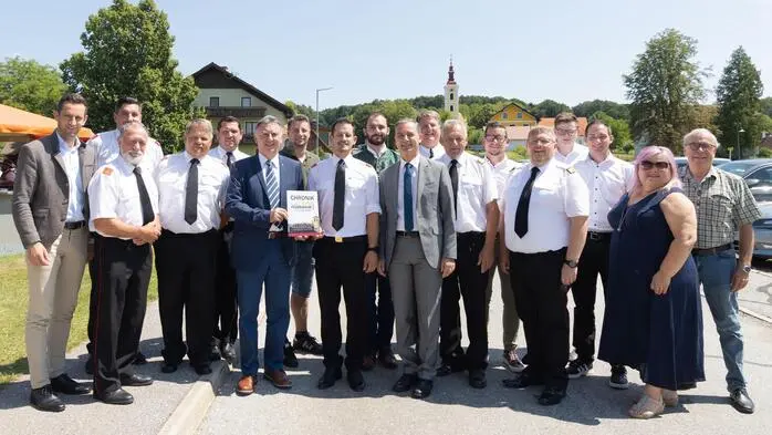 Am Sonntag feierte die Freiwillige Feuerwehr Schölbing ihr 100-jähriges Bestehen mit einem festlichen Frühschoppen im Ort.