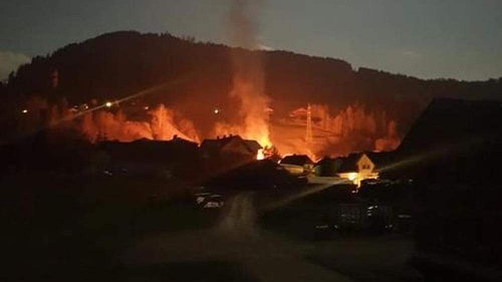 Nächtlicher Brand auf einem Anwesen in Pruggern
