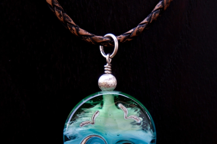 Sabine Planner kombiniert Glas und Silber mit viel Liebe zum Detail.