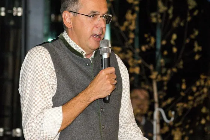 Durch den Abend führte Gerhard Jesner, der mit viel Humor und Charme für beste Stimmung sorgte.