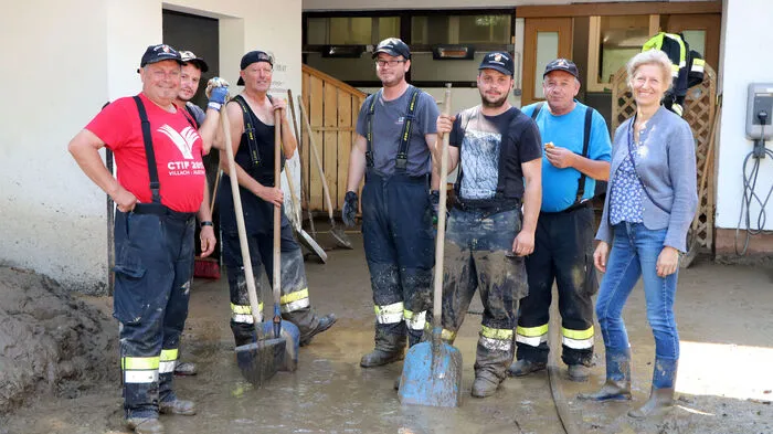 In Bad Kleinkirchheim helfen nach dem Unwetter alle zusammen, um das Chaos zu lichten.
