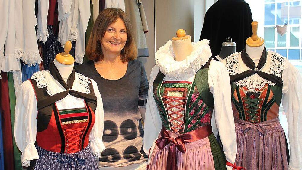 Marianna Oberdorfer beschäftigt sich  seit 30 Jahren mit den Osttiroler Trachten. Im Jahr stellt sie rund 50 Trachten her