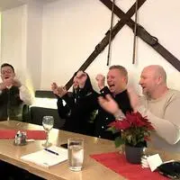 Der Moment, als der blaue Balken nach oben schnellte, sorgte bei der FPÖ in Bruck für Jubel
