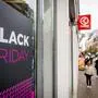 THE HAGUE - A store on Grotemarktstraat is advertising Black Friday. Stores are starting to offer discounts and deals earlier and earlier for the sales day, which traditionally falls at the end of November. ANP ROBIN UTRECHT netherlands out - belgium out PUBLICATIONxINxGERxSUIxAUTxONLY Copyright: xx x542008108x originalFilename: 542008108.jpg