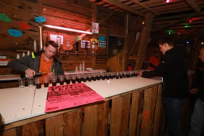 Über 60 engagierte LJ-Mitglieder betreuten sechs Bars, dazu gab’s frisches Murauer Bier aus dem Bier-Anhänger und witzige Erinnerungsfotos aus dem mobilen Fotokisterl.