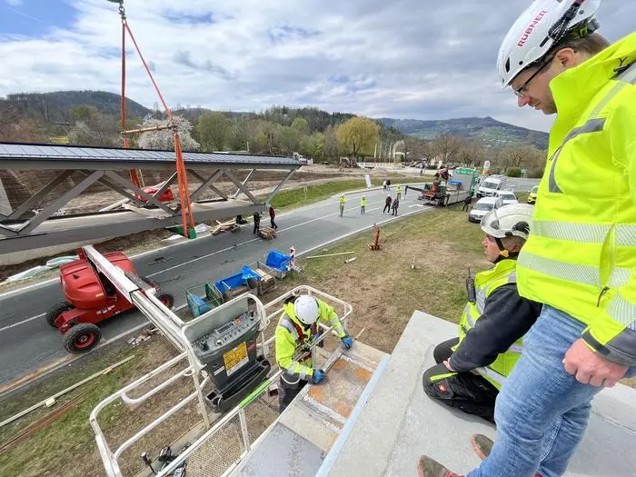 Ein letztes Abmessen vor dem Versetzen