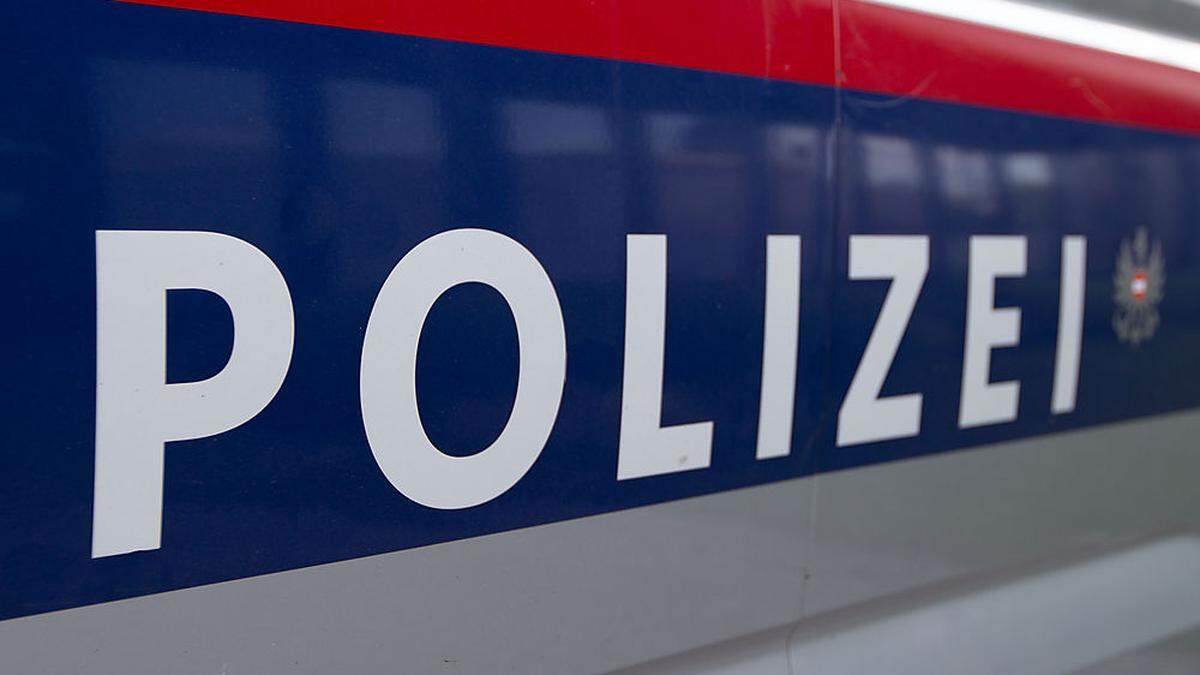 Ein Polizist wurde dabei leicht verletzt. 