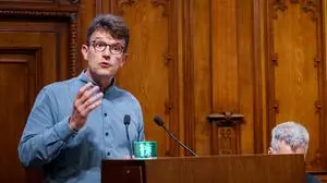 Neos-Chef Philipp Pointner im Grazer Gemeinderat