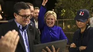 In den letzten Tagen hatte Hillary Clinton wenig, über das sie sich freuen konnte - da kam der Sieg ihrer Heimatmannschaft gerade richtig