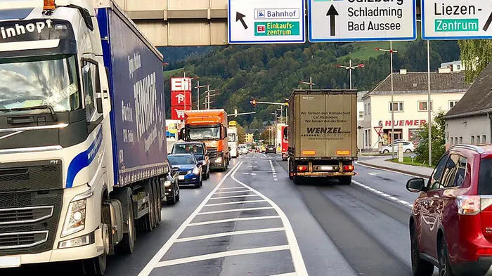 Geht es nach dem Schladminger Gemeinderat, soll der Schwerverkehr künftig von der Ennstalstraße (B 320) verbannt werden.