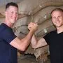 Der ehemalige Mountainbiker Alex Gehbauer (links) und Ex-Boardercrosser Hanno Douschan sind die Inhaber von King’s Coffee