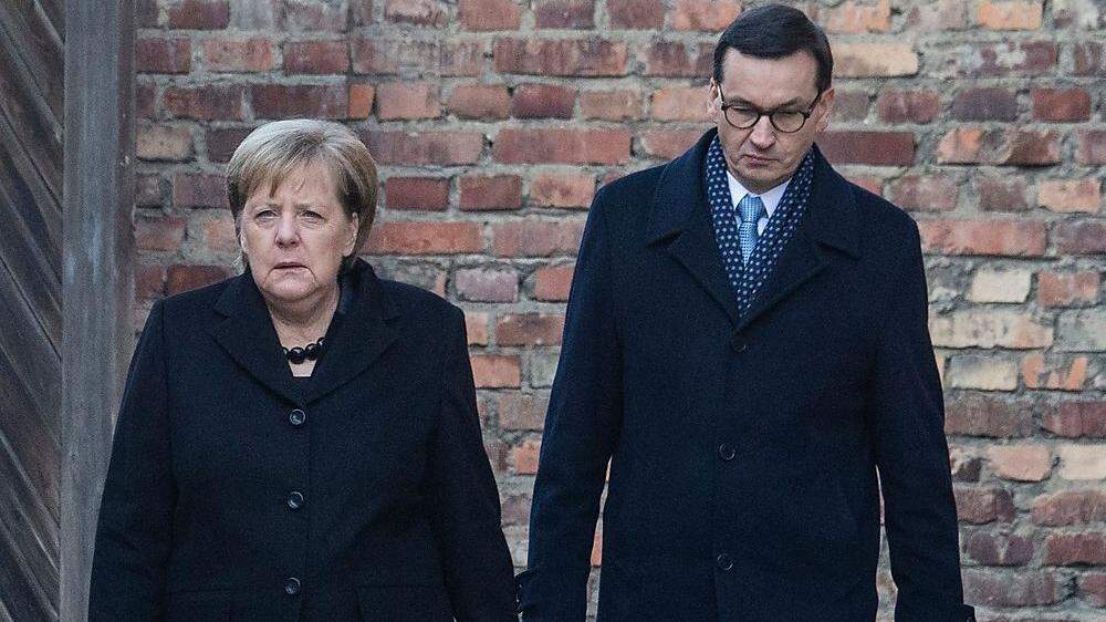  Mateusz Morawiecki bei einem gemeinsamen Besuch mit der deutschen Bundeskanzlerin Angela Merkel im früheren NS-Vernichtungslager Auschwitz