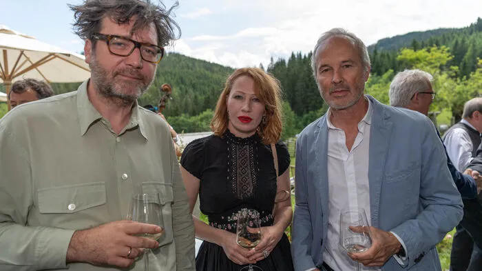 Hochkultur auf den Pogusch: Regisseur David Schalko, Schauspielerin Birgit Minichmayr und der Künstler Erwin Wurm