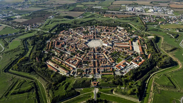 Von der Sonneninsel aus kann man sowohl Aquileia als auch Palmanova, Cividale del Friuli und Triest erkunden – süße Überraschungen inklusive