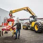 Markus Konrad mit dem neuen Highlander, „der nächsten Harvester-Generation“ 