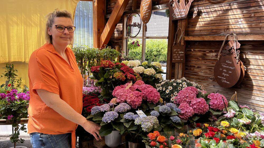 Michaela Hochrinner führt mit ihrem Mann Klaus die gleichnamige Gärtnerei in Eisenerz, wo dringend Mitarbeiter gesucht werden