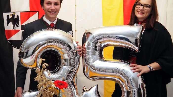 Die Landjugend Ebenthal ist 35 Jahre alt. Freitagnacht luden die Mitglieder zur Party in das beim Gemeindeamt aufgestellte Festzelt. Am Sonntag fuhr der Umzug nach der Messe von der Ebenthaler Kirche zur bis in den späten Nachmittag dauernden Sonntagsfeier ins Festzelt. 