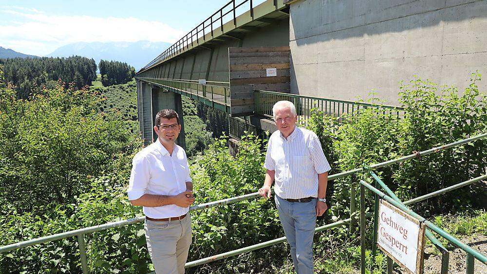 Bürgermeister Rudolf Skorjanz (rechts) hat sich um eine Lösung bei Landesrat Martin Gruber bemüht – demnächst beginnt die Sanierung des Rad- und Gehweges auf der Jauntalbrücke