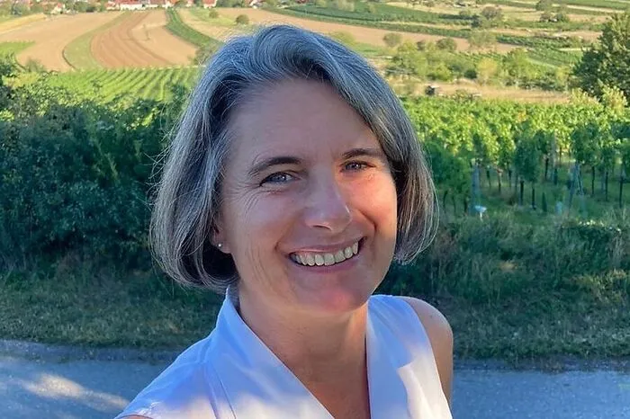 Silvia Pfiszter, mobile Pflegerin, Graz: "Der Arbeitsaufwand ist sehr viel größer geworden, wir müssen viel aufklären. Als alleinerziehende Mutter von zwei Töchtern (11 und 15 Jahre alt) muss ich viel managen und unter einen Hut bringen. Für meinen Beruf würde ich mir wünschen, dass die Wertschätzung, die in der Pandemie aufgeflackert ist, auch bleibt. Ich schaue, dass ich viel in die Natur gehe zum Ausgleich."