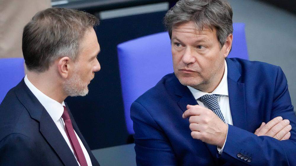 Der grüne Wirtschaftsminister Habeck (r.) und FDP-Finanzminister Lindner einigten sich auf Vorgaben für Mieter und Hausbesitzer