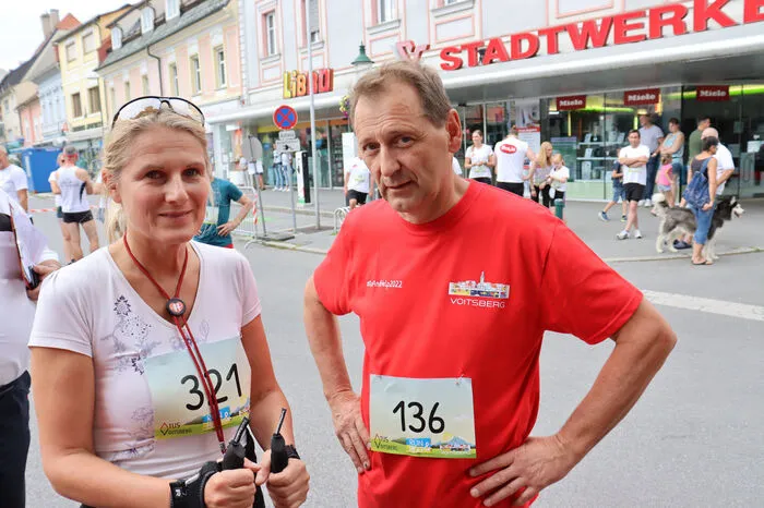 Unter den Teilnehmern waren auch Bundesrätin Elisabeth Grossmann (links) und Vizebürgermeister Kurt Christof (rechts) sowie der Voitsberger Bürgermeister Bernd Osprian, Stadtrat Andreas Albrecher aus Bärnbach und Harald Steiner, Geschäftsführer von Holz-Her Maschinenbau Voitsberg,