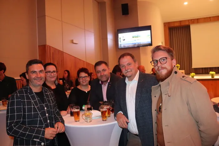 Zahlreiche Gäste aus Politik und Wirtschaft - allen voran Völkermarkts Bürgermeister Markus Lakounigg - kamen in die Neue Burg nach Völkermarkt.