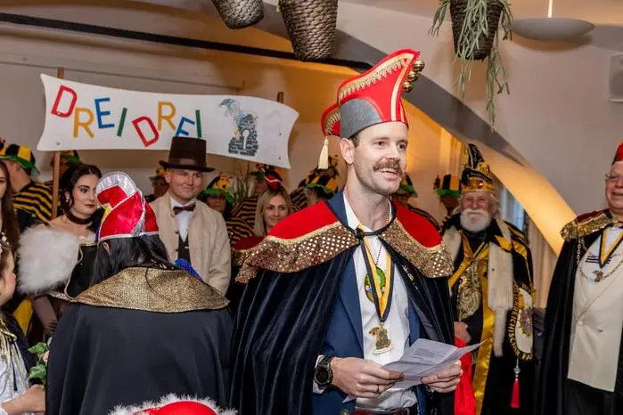 Prinz Blasius Musikus Sebastian der 29. Pferdebaron zu Arnoldstein und Prinzessin Ihre Lieblichkeit Laura die "Aufbrezlerin" zu Arnoldstein - Kinderpaar Julia, die Erste und Matthia der Erste
