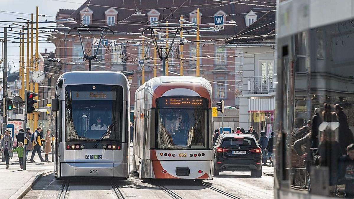 In den Straßenbahnen und Bussen in Graz wird die Fahrscheinkontrolle derzeit ausgesetzt
