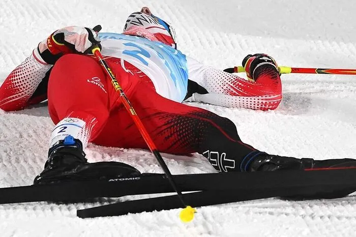 Rydzek ging schließlich aber die Kraft aus, Greiderer haute noch einmal alles raus und sicherte sich Bronze vor Landsmann Johannes Lamparter, der sich auch noch vor Rydzek schob.