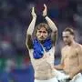 24.06.2024, xtgx, Fussball EM 2024, Kroatien - Italien emspor, v.l. Luka Modric Kroatien Croatia enttaeuscht, enttaeuscht schauend, dissapointed bedankt / bedanken sich bei den Fans UEFA REGULATIONS PROHIBIT ANY USE OF PHOTOGRAPHS as IMAGE SEQUENCES and/or QUASI-VIDEO Leipzig *** 24 06 2024, xtgx, Football EM 2024, Croatia Italy emspor, v l Luka Modric Croatia Croatia disappointed, disappointed looking, dissapointed thanks thanks to the fans UEFA REGULATIONS PROHIBIT ANY USE OF PHOTOGRAPHS as IMAGE SEQUENCES and or QUASI VIDEO Leipzig