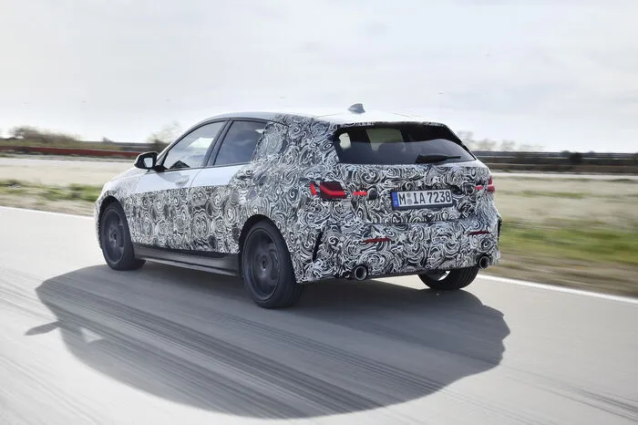 Das gilt auch für das 2er Gran Coupé, das im November vorgestellt wird und 2020 auf den Markt kommt. Lediglich das 2er Coupé setzt weiterhin auf Hinterradantrieb und steht auf der Plattform des 3ers.